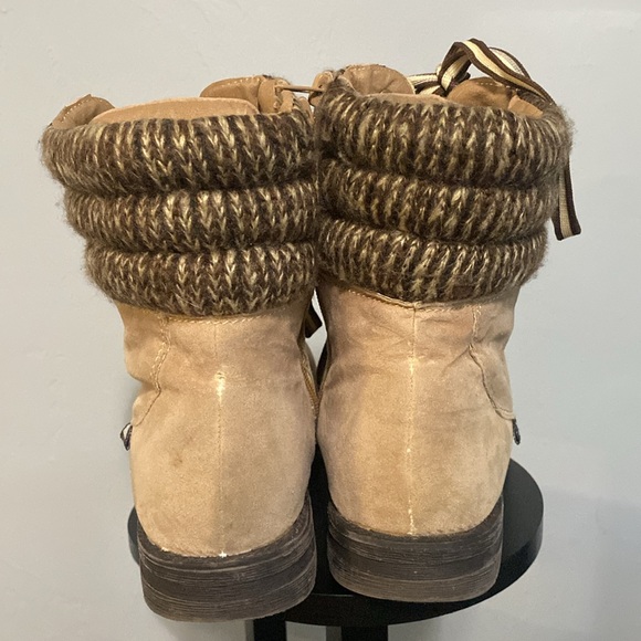 Muk Luks tan suede boots, size 7. - Picture 4 of 12